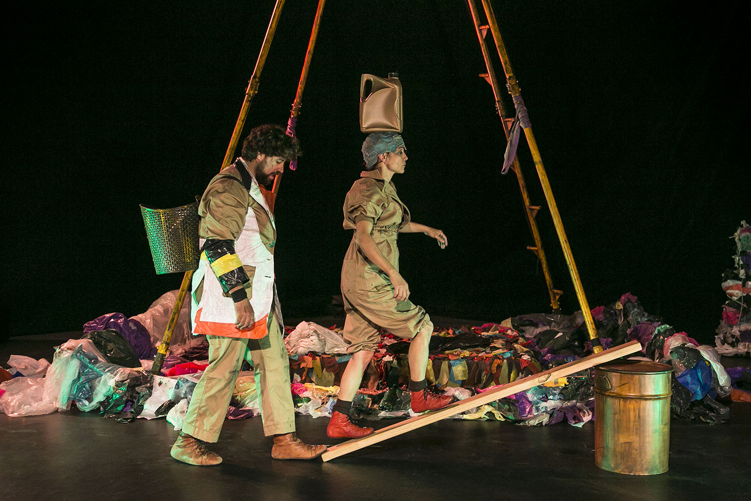 ALAS CIRCO TEATRO - desafiando las leyes de la gravedad y explorando las infinitas posibilidades del circo.