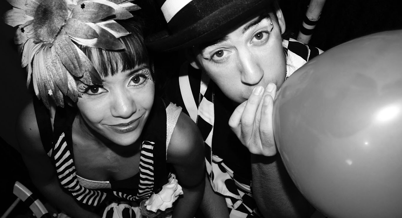 ALAS CIRCO TEATRO - desafiando las leyes de la gravedad y explorando las infinitas posibilidades del circo.